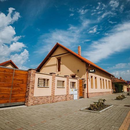 Nemeth Apartmanhazak Morahalom Bagian luar foto