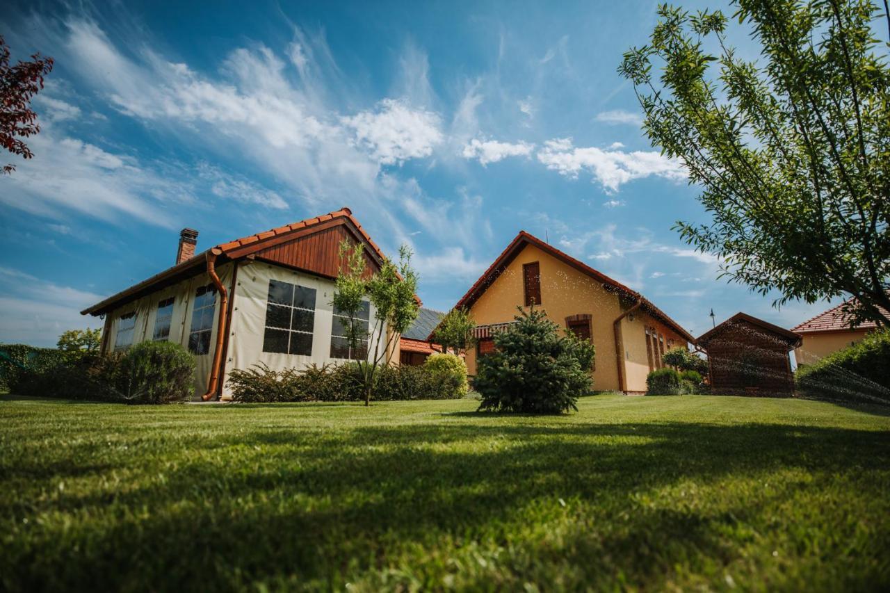 Nemeth Apartmanhazak Morahalom Bagian luar foto