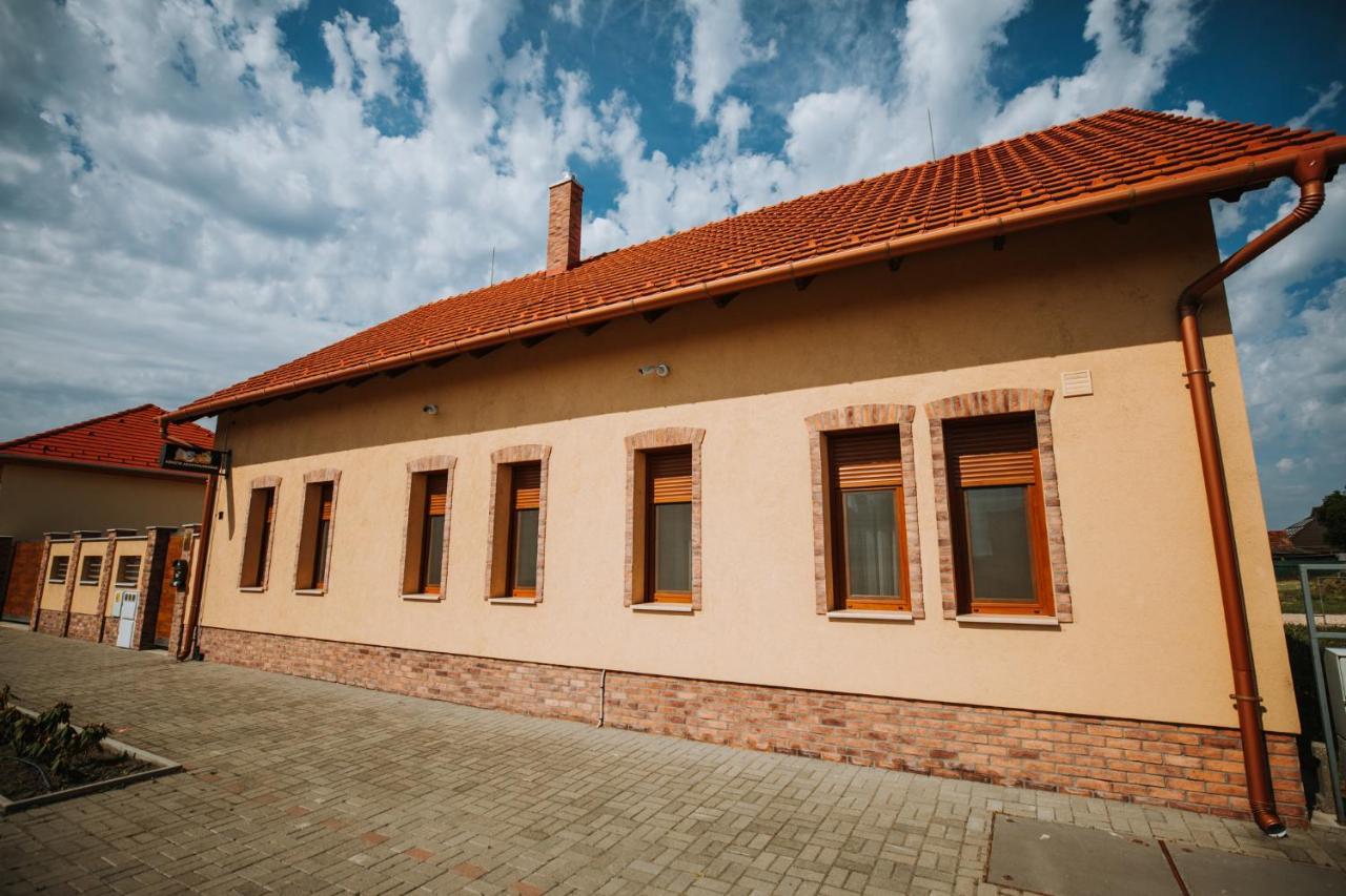 Nemeth Apartmanhazak Morahalom Bagian luar foto